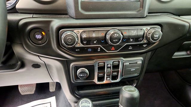 2023 Jeep Wrangler 4xe 4x4 w/ Cold Weather Group, Convenience & Black 3-Piece Hardtop - 23098961 - 16