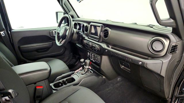 2023 Jeep Wrangler 4xe 4x4 w/ Cold Weather Group, Convenience & Black 3-Piece Hardtop - 23098961 - 23