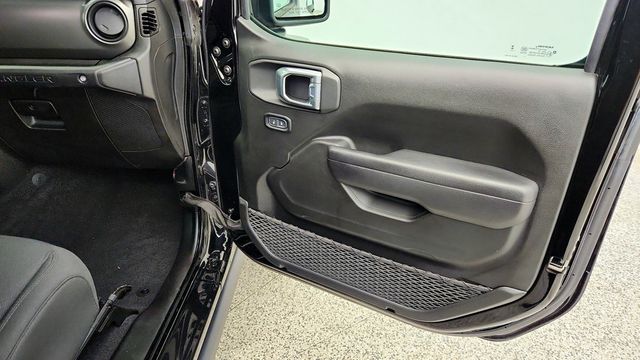2023 Jeep Wrangler 4xe 4x4 w/ Cold Weather Group, Convenience & Black 3-Piece Hardtop - 23098961 - 24