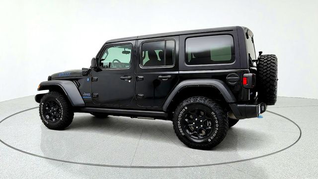 2023 Jeep Wrangler 4xe 4x4 w/ Cold Weather Group, Convenience & Black 3-Piece Hardtop - 23098961 - 6