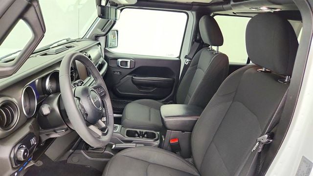 2023 Jeep Wrangler 4xe 4x4 w/ Sky One-Touch Top & Cold Weather Group - 23033202 - 20