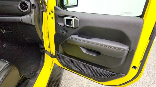 2023 Jeep Wrangler 4xe Sahara 4x4 w/ Black Hard Top & Cold Weather Group - 23043144 - 25