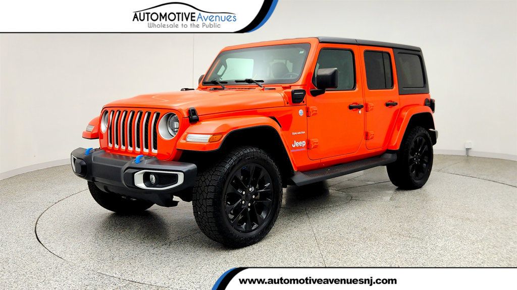 2023 Jeep Wrangler 4xe Sahara 4x4 w/ Cold Weather Group & Black 3-Piece Hard Top - 23039460 | Video 1