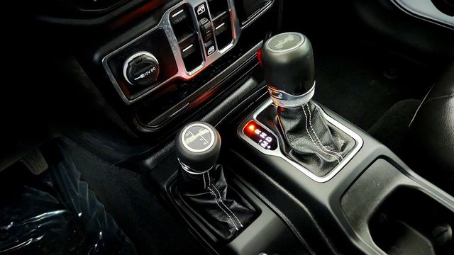 2023 Jeep Wrangler 4xe Sahara 4x4 w/ Cold Weather Group, Dual-Top Group & Side Steps - 23035204 - 14