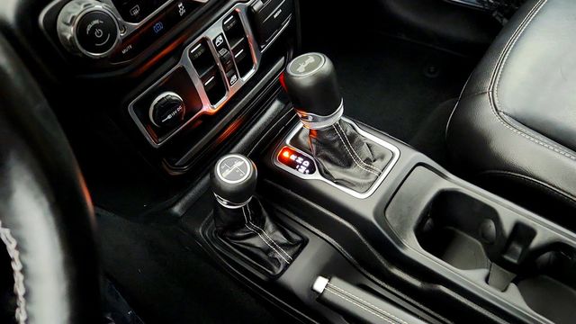 2023 Jeep Wrangler 4xe Sahara 4x4 w/ Hard Top & Cold Weather Group - 23032079 - 14