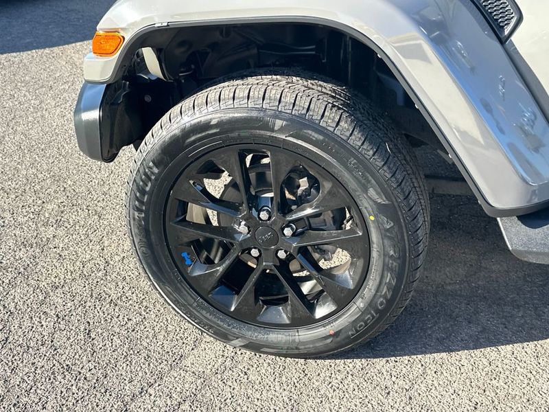 2023 Jeep Wrangler 4xe Sahara 4xe - 22952144 - 11