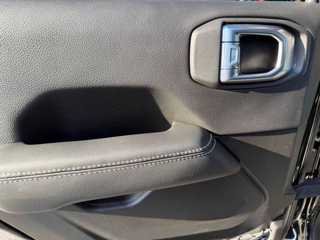 2023 Jeep Wrangler 4xe Sahara 4XE - 22956729 - 24