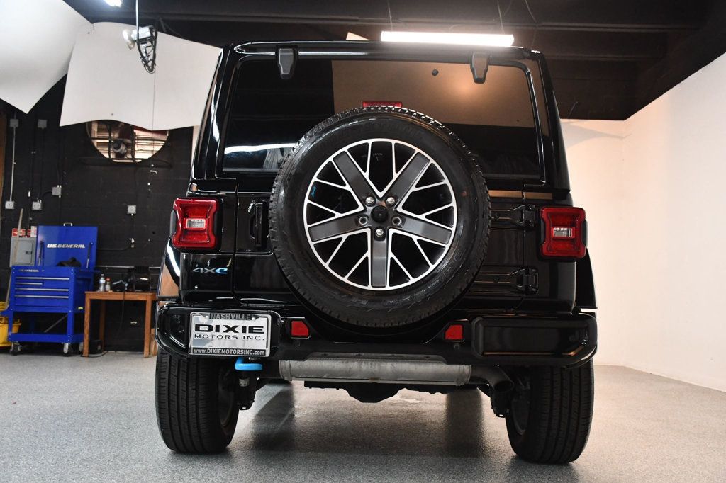 Jeep Wrangler photo 16