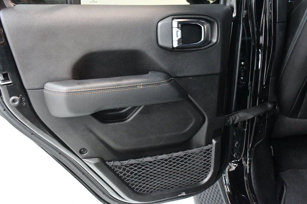 Jeep Wrangler photo 24
