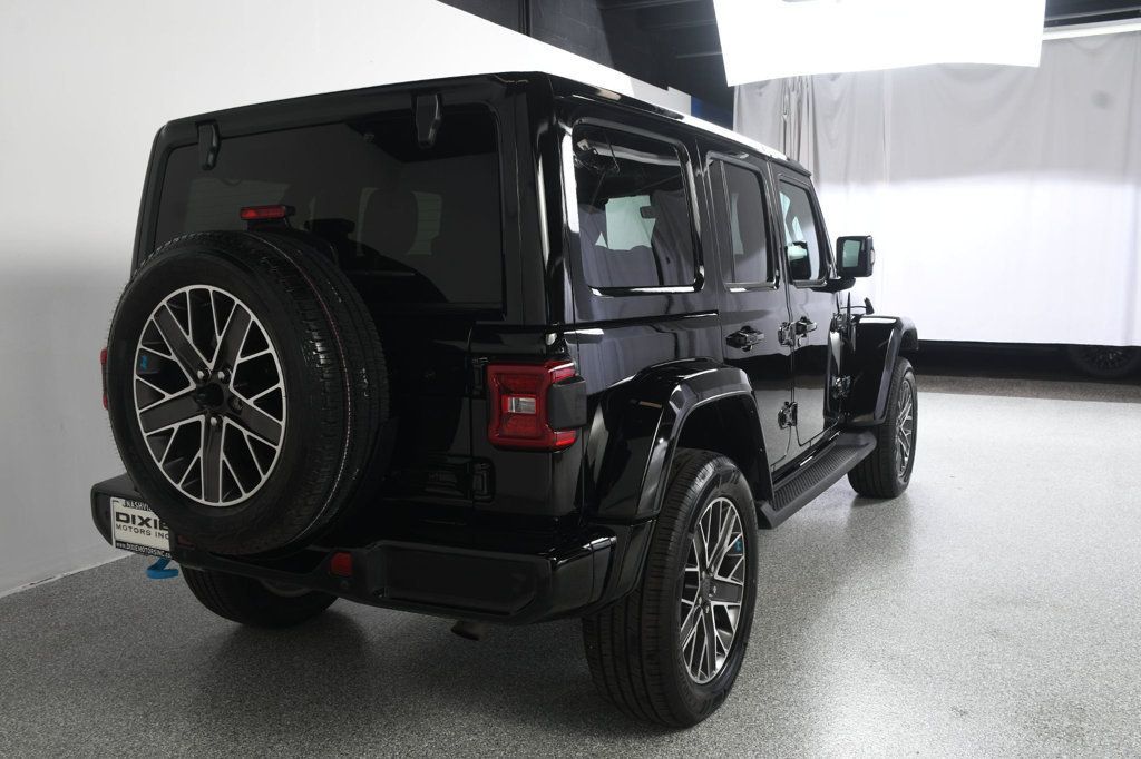 Jeep Wrangler photo 8