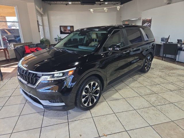 2023 Kia Carnival EX photo 3