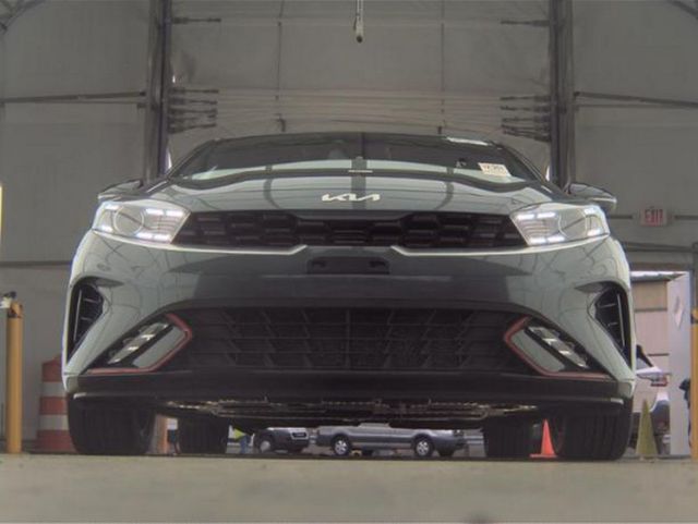 2023 Kia Forte GT-Line IVT - 23021017 - 3