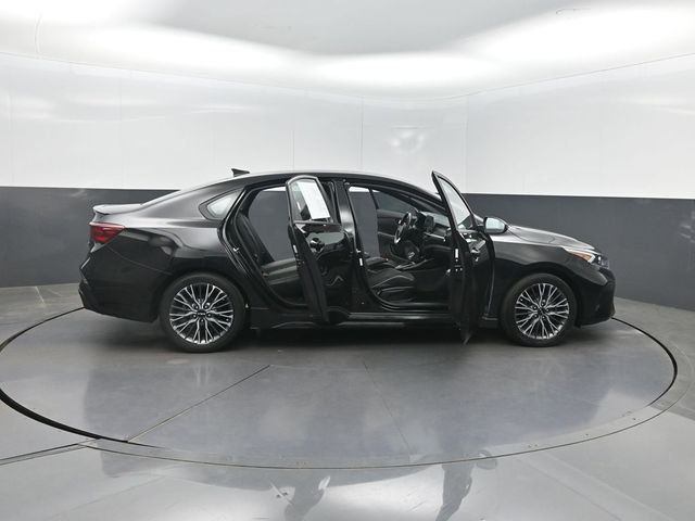 2023 Kia Forte GT-Line IVT - 23011176 - 35