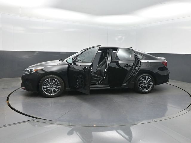 2023 Kia Forte GT-Line IVT - 23011176 - 37