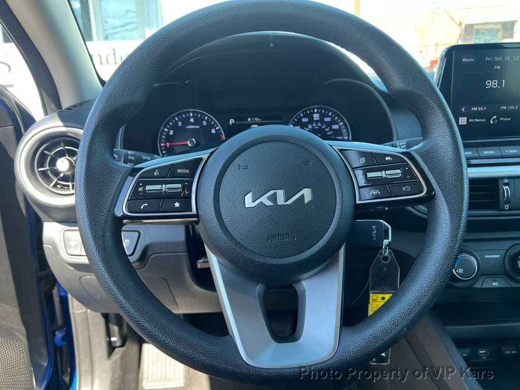2023 Kia Forte LX IVT - 22926506 - 13