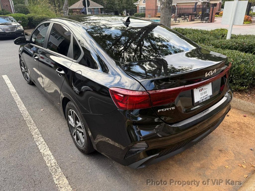 2023 Kia Forte LX photo 2
