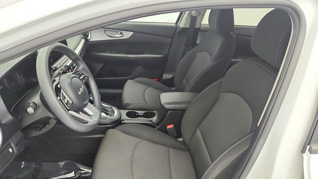 2023 Kia Forte LX IVT - 22955591 - 19