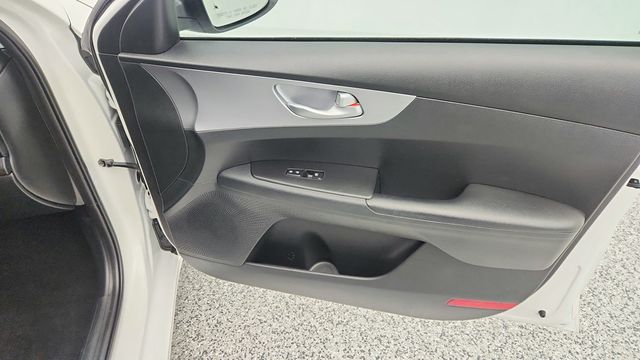2023 Kia Forte LX IVT - 22955591 - 25