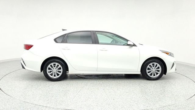 2023 Kia Forte LX IVT - 22955591 - 3
