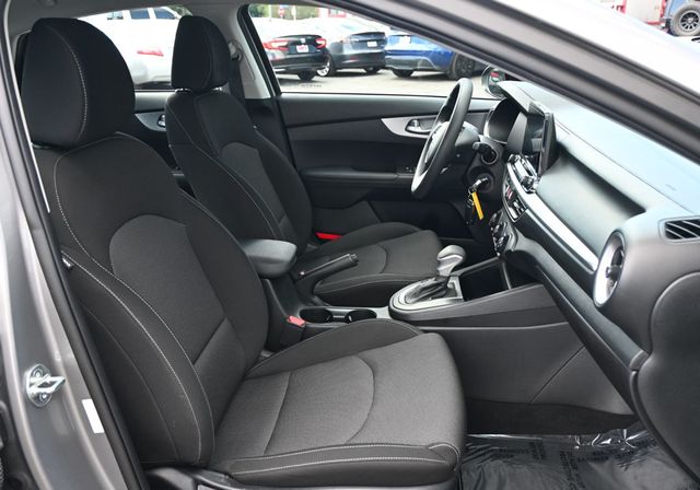 2023 Kia Forte LXS IVT - 22925507 - 14