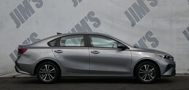 2023 Kia Forte LXS IVT - 22925507 - 2