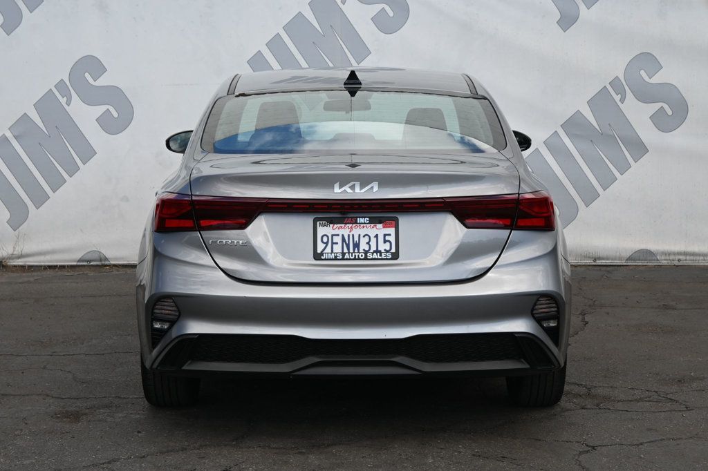 2023 Kia Forte LXS photo 2