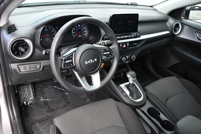 2023 Kia Forte LXS IVT - 22925507 - 6