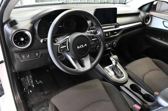 2023 Kia Forte LXS IVT - 23069680 - 9