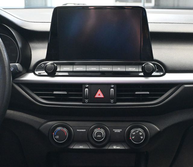 2023 Kia Forte LXS IVT - 23069680 - 13
