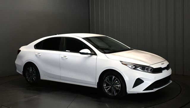 2023 Kia Forte LXS IVT - 23069680 - 2