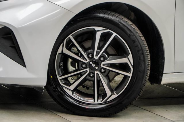 2023 Kia Forte LXS IVT - 22957152 - 2