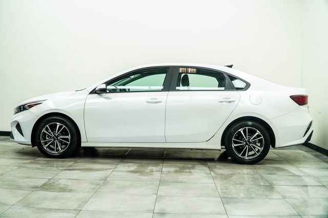 2023 Kia Forte LXS IVT - 22957152 - 7