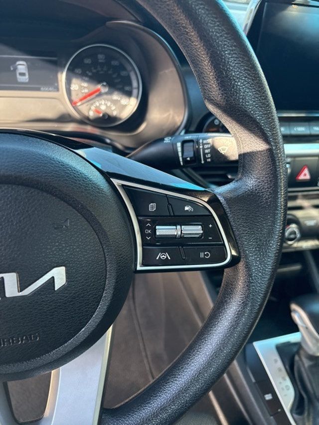 2023 Kia Forte LXS IVT - 22982188 - 11