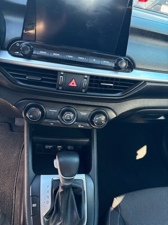 2023 Kia Forte LXS IVT - 22982188 - 13