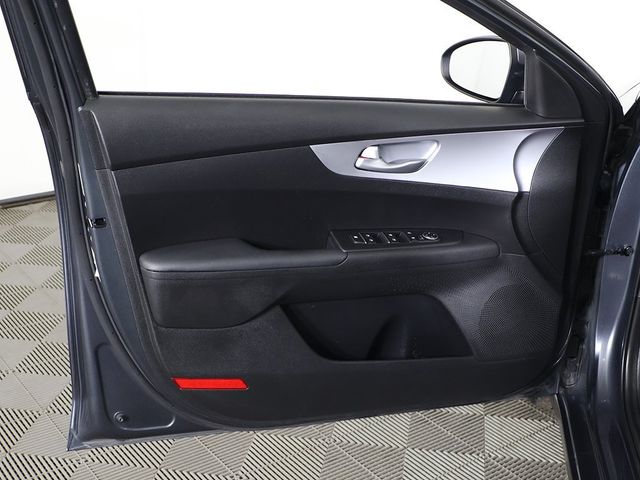 2023 Kia Forte LXS IVT - 22946653 - 19