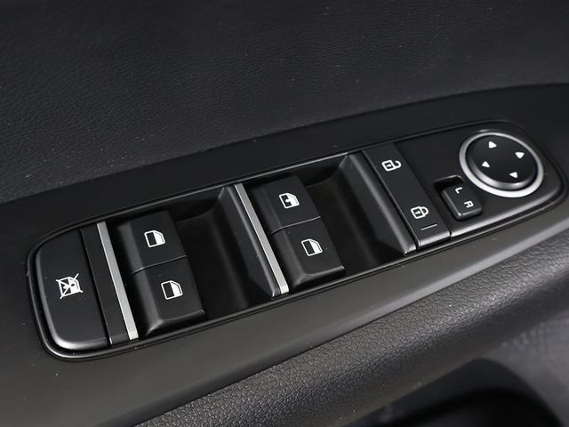 2023 Kia Forte LXS IVT - 22946653 - 31