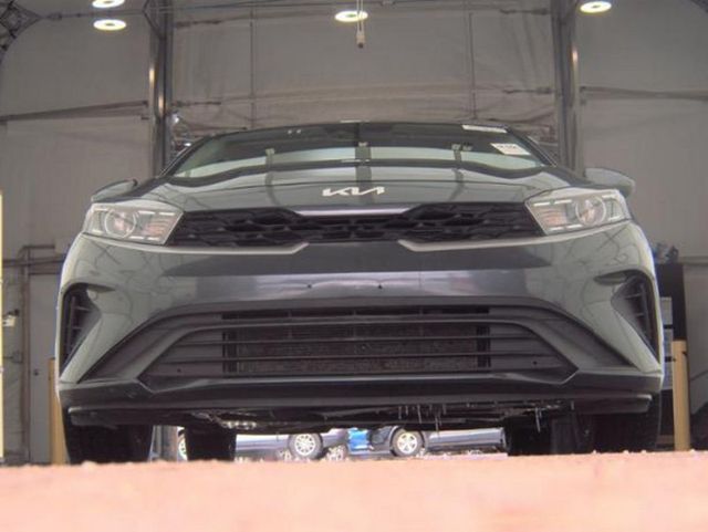 2023 Kia Forte LXS IVT - 22946653 - 3