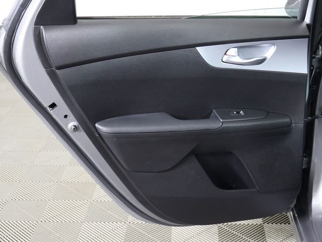 2023 Kia Forte LXS IVT - 22956434 - 22