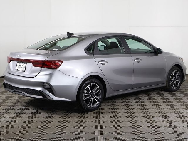 2023 Kia Forte LXS IVT - 22956434 - 8