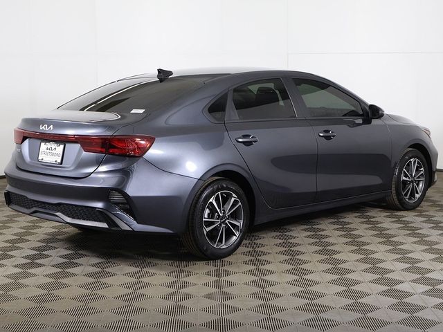 2023 Kia Forte LXS IVT - 22996677 - 8