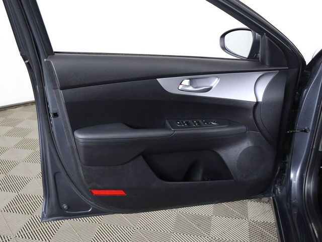 2023 Kia Forte LXS IVT - 23016755 - 21