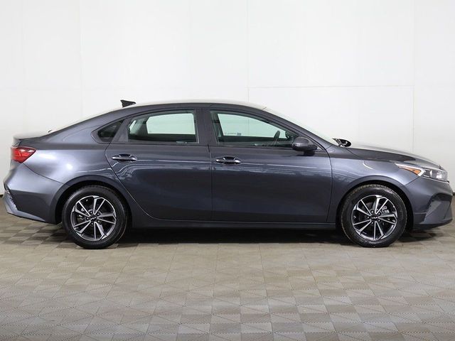 2023 Kia Forte LXS IVT - 23028332 - 16
