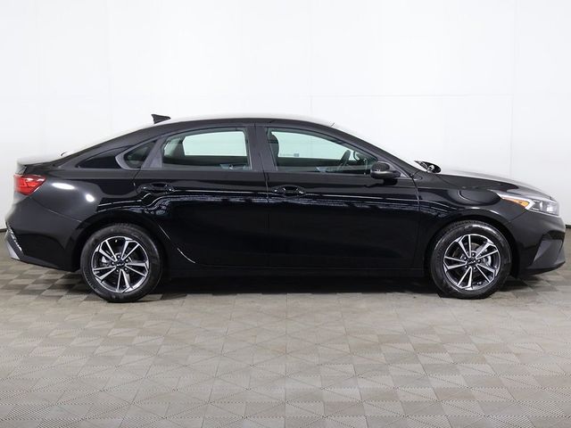 2023 Kia Forte LXS IVT - 23036983 - 16
