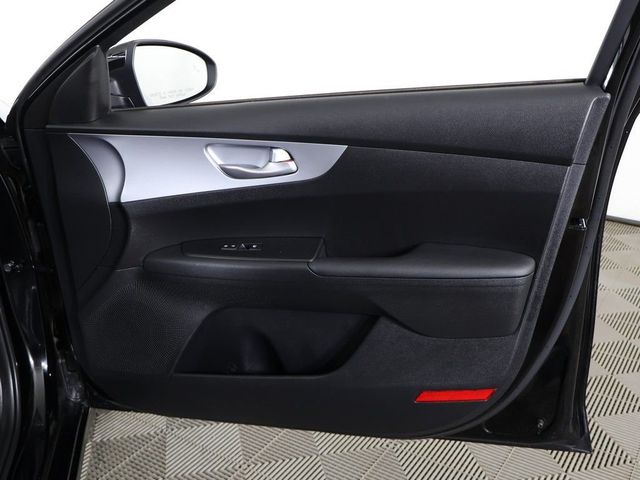 2023 Kia Forte LXS IVT - 23036983 - 21
