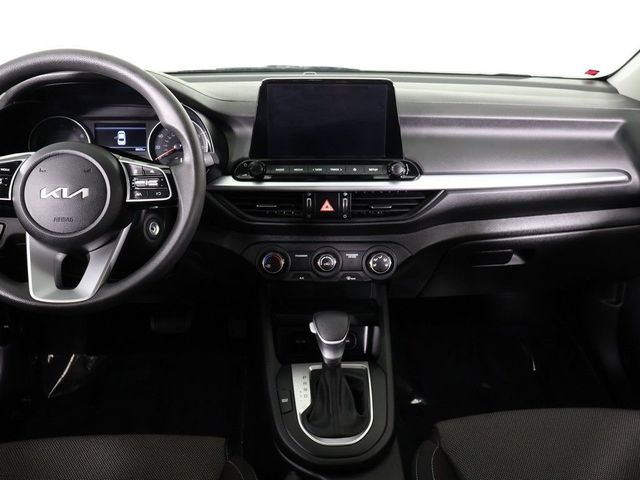 2023 Kia Forte LXS IVT - 23036983 - 32