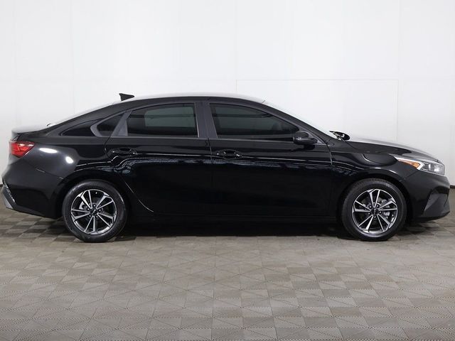 2023 Kia Forte LXS IVT - 23045592 - 16