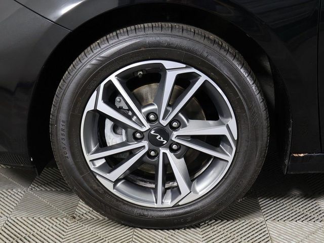 2023 Kia Forte LXS IVT - 23045592 - 19