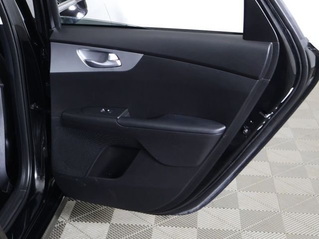 2023 Kia Forte LXS IVT - 23045592 - 23