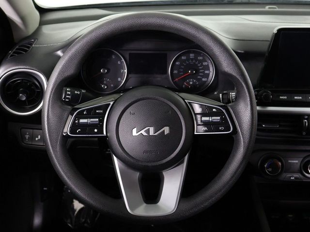 2023 Kia Forte LXS IVT - 23045592 - 35
