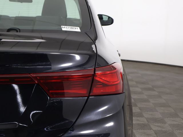 2023 Kia Forte LXS IVT - 23063404 - 13